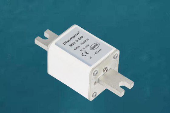 DC750V MEV ฟิวส์รถยนต์เซรามิกสี่เหลี่ยมสำหรับการป้องกันเซมิคอนดักเตอร์