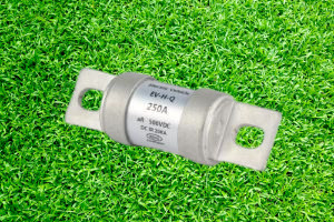 ฟิวส์ชนิดโบลต์ 500VDC เซมิคอนดักเตอร์เซรามิก 150Amp ฟิวส์ทำงานเร็ว