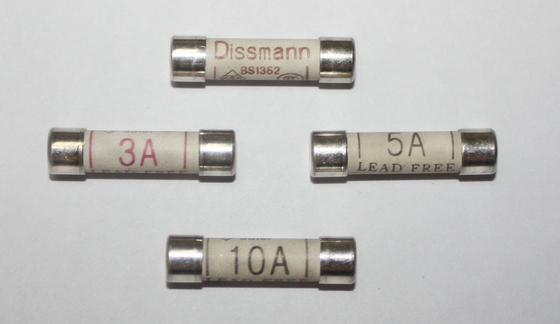 การป้องกันกระแสไฟ BS1362 ตลับฟิวส์ 13a ใบรับรอง ASTA แรงดันไฟฟ้าที่กำหนด