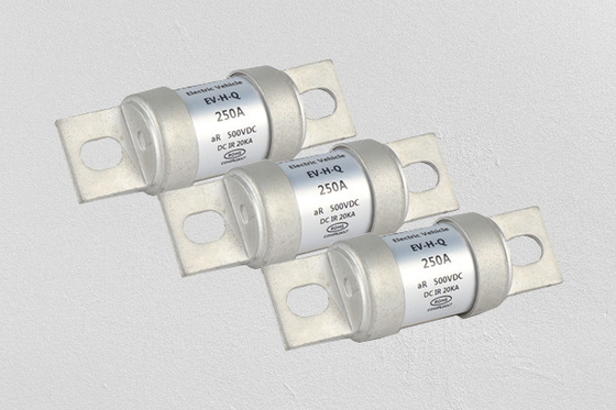 ฟิวส์ความจุสูงสำหรับรถยนต์ไฟฟ้า AC690V สีขาว