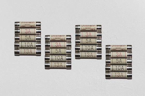สีน้ำตาล BS1362 ตลับฟิวส์ 13a SE1027 วัสดุหลอดเซรามิก