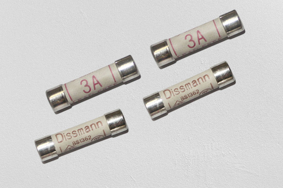 ป้องกันการโอเวอร์โหลด 7 แอมป์ Inline Fuse British Standard 240VAC สีดำ