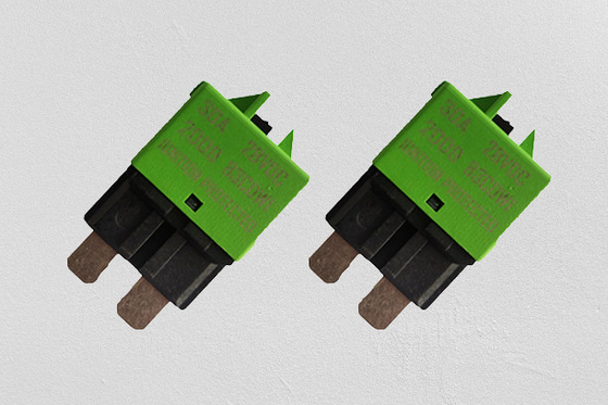 SAE J1284 Green Resettable Circuit Breaker Blade Fuse 30A กระแสไฟที่ได้รับการจัดอันดับ: